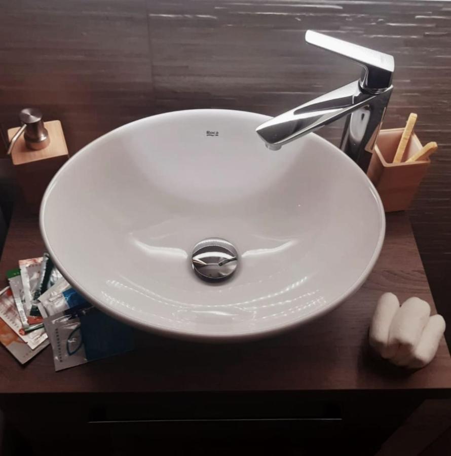 Kinghouse Apartment Домодосола Екстериор снимка